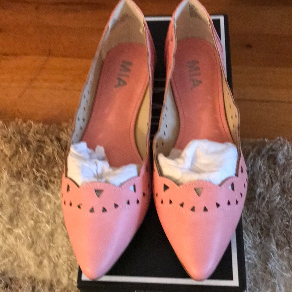 NWT Mia pink flats